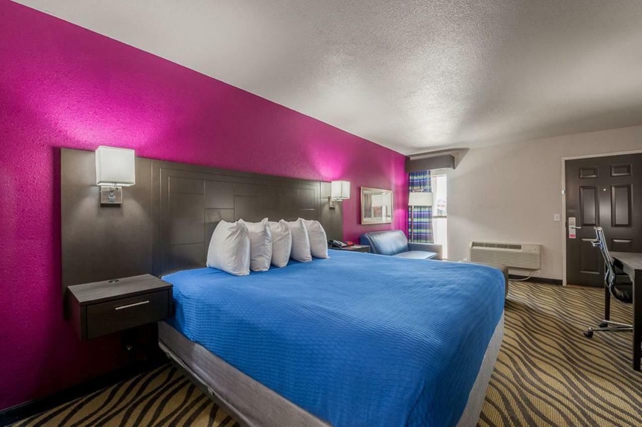 Stratford House Inn Edmond Bagian luar foto